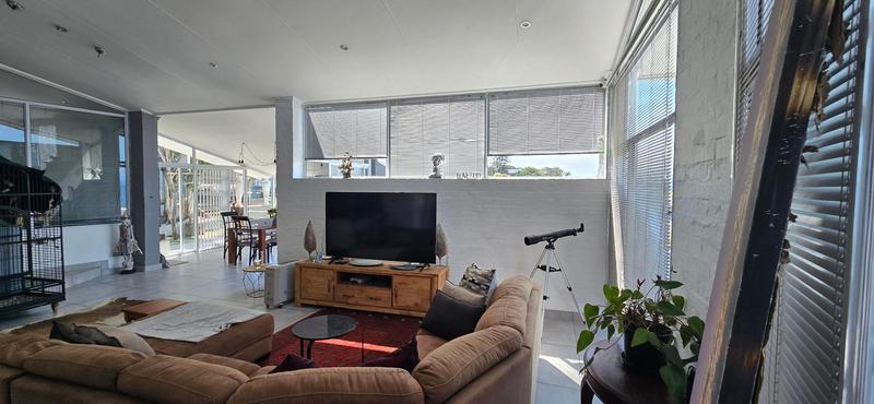 4 Bedroom Property for Sale in Santos Bay Western Cape